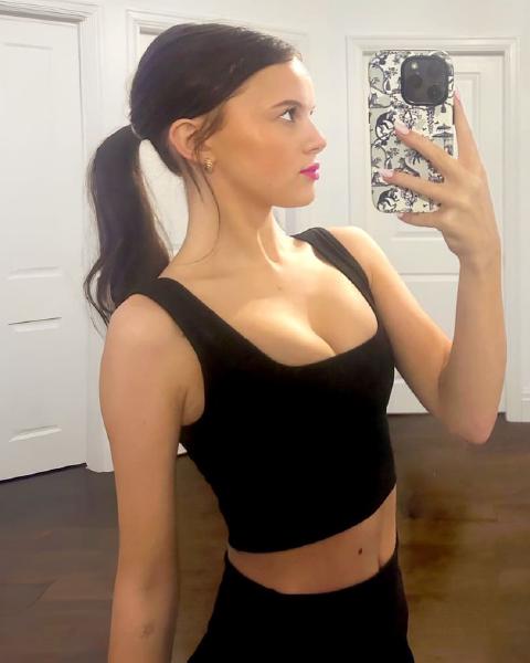 Heidi Katona Kerry Katona s daughter . ea 7 SA 3 2 0 3 Q A 0 3 aks