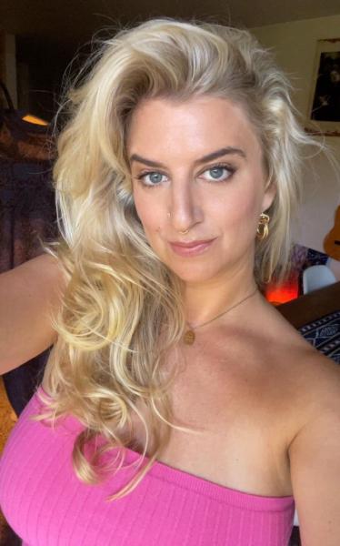 Do you pay on the first date or two 50 50? - I Es 4 er J ee ay IN 9 :