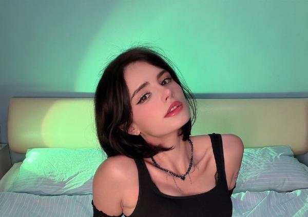 I m about to lose these clothes and find some trouble Ve EN 4 pe A 7 a - D- RN LPN 4 L