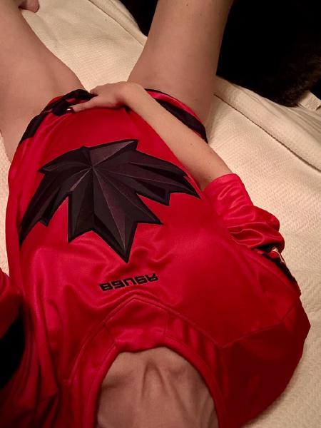 Swipe if you re a hockey fan 46 f