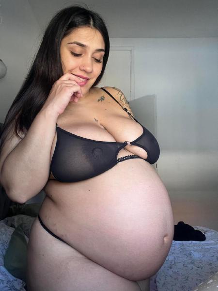 the baby kicking sends heat straight between my thighs