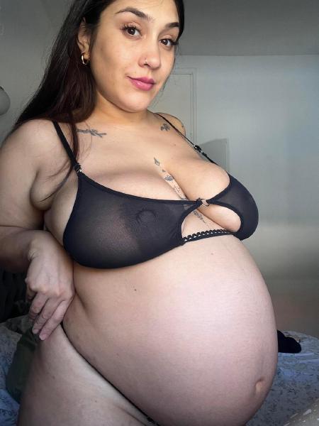 the baby kicking sends heat straight between my thighs